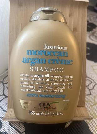 Шампунь ogx luxurious moroccan argan creme у золотистому флаконі об'ємом 385 мл призначений для зволоження та пом'якшення волосся.
