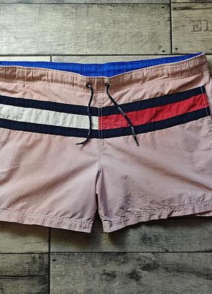 Мужские плавательные шорты tommy hilfiger в тонкую полоску с характерной горизонтальной полосой размер xl/ xxl