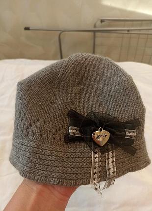 Шапка guess