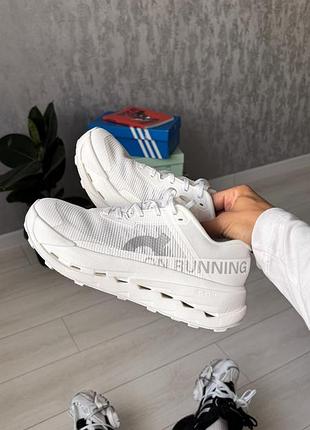 On cloudtilt cloudrunner white