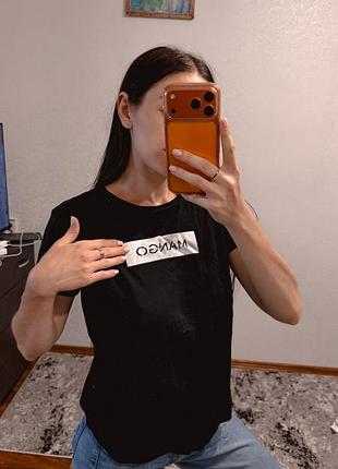 Чорна футболка
