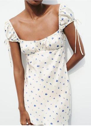 Нова коротка сатинова сукня zara кольору екрю з блакитним квітковим принтом р. xs