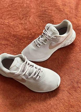 Кроссовки фирмы nike 39 размера по стельке 25,5 см