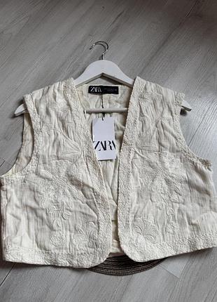Красива жилетка з вишивкою від zara у розмірі м