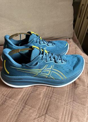 Чоловічі кросівки asics оригінал стан нових розмір 46,5 29,5 см
