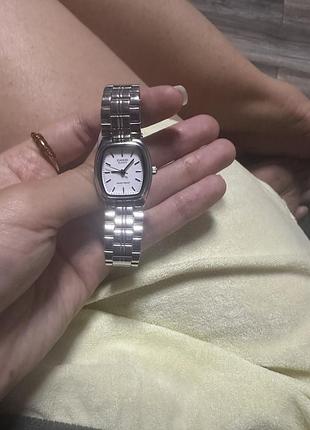 Годинник casio та набір інструментів для регуляції розміру