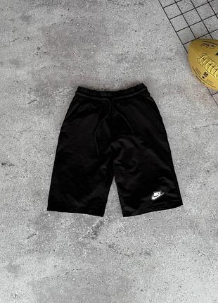Чоловічі шорти nike в чорному кольорі