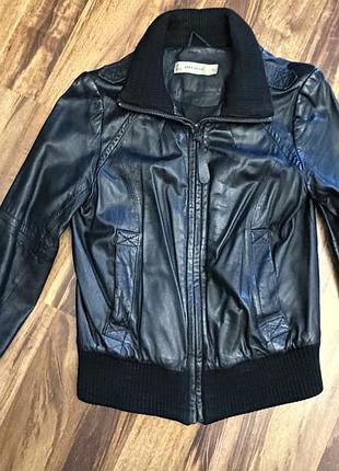 Шкіряна курточка zara