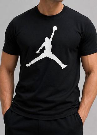 Чоловіча футболка jordan у спортивному стилі.