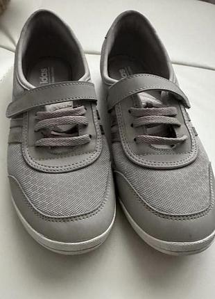 Кросівки adidas розмір 39