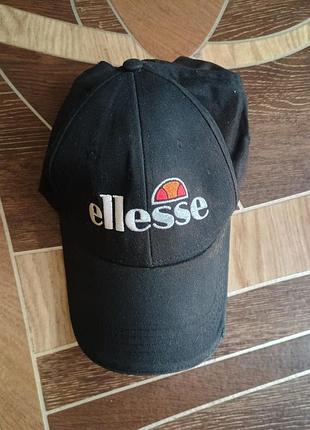 Черная кепка / бейсболка ellesse sport