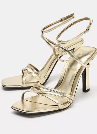 Босоніжки zara золоті металік, розмір 38, підбори 9,5 см