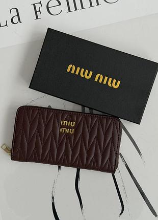 Кошелек miu miu женский большой шоколадный стеганый