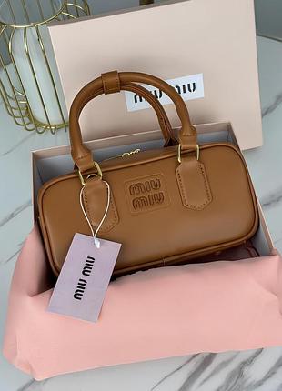 Сумка жіноча miu miu arcadie leather bag коричневий крос боді міу
