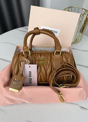 Сумка жіноча miu miu arcadie matelassé коричневий крос боді міу