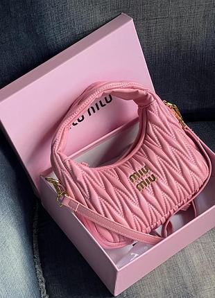 Сумка женская miu miu wonder matelasse leather hobo розовый хобо через плече миу миу