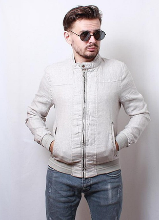 Чоловіча лляна куртка-бомбер zara man. матеріал: 100% натуральний льон (linen) колір: світло-бежевий.розмір: eur m
країна виробник в'єтнам оригінал