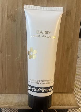 Парфумований лосьйон для тіла marc jacobs daisy luminous body lotion.
