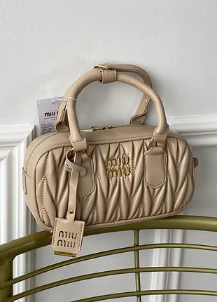 Сумка женская miu miu arcadie matelassé бежевый кросс боди миу миу