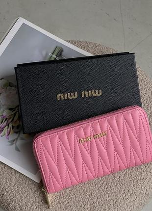 Кошелек женский miu miu малиновый стеганный большой миу миу