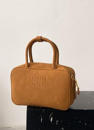 Сумка жіноча сумка miu miu top-handle bag бежевий замш крос-боді міу