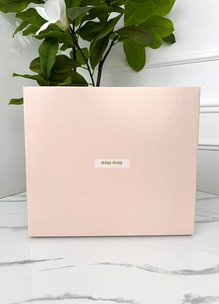 Фирменная упаковка коробка miu miu, упаковка на подарок. подарочная брендовая упаковка миу миу