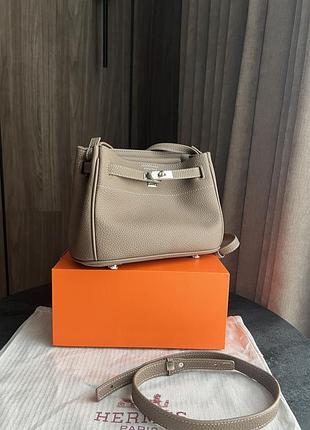 Hermes cappuccino