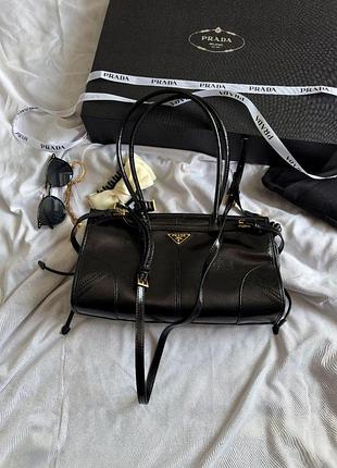 Prada medium leather handbag black