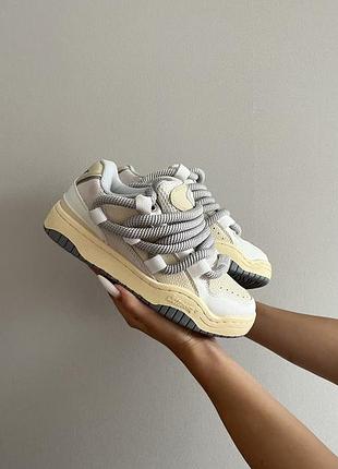 Cat&sofa beige white rope laces 📦