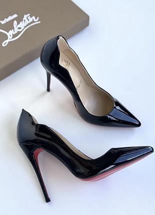 Жіночі чорні туфлі-човники christian louboutin hot chick 12 см із червоною підошвою лабутини 40
