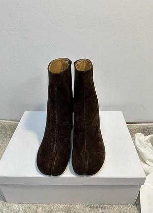 Жіночі коричневі замшеві ботильйони табі maison margiela черевики зі шкіри tabi мейсон марджела чоботи