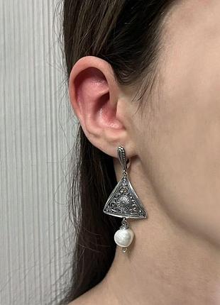 Серьги из серебра с жемчужиной барокко хартов 20267