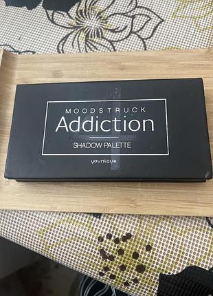 Палетка тіней для повік younique moodstruck addiction
