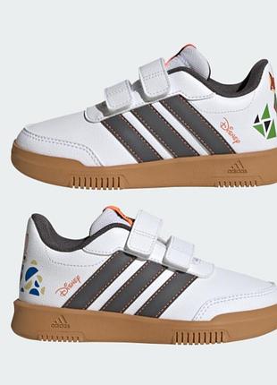 Стильні та зручні кросівки adidas tensaur
