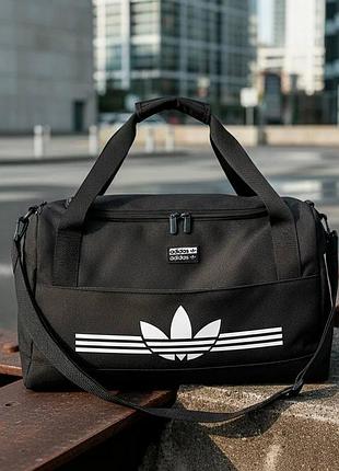 Удобная повседневная черная спортивная сумка дорожная adidas через плечо надежна для тренировок отпуска из прочного материала