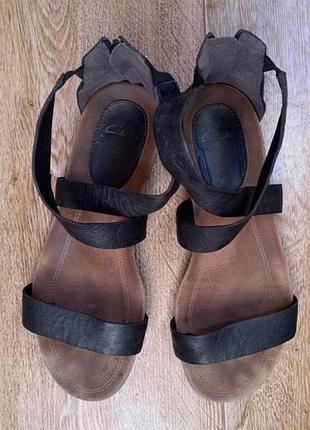 Шкіряні босоніжки clarks