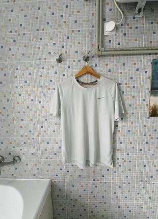 Футболка nike.