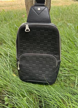 Шкіряна чоловіча сумка-слінг louis vuitton avenue slingbag,