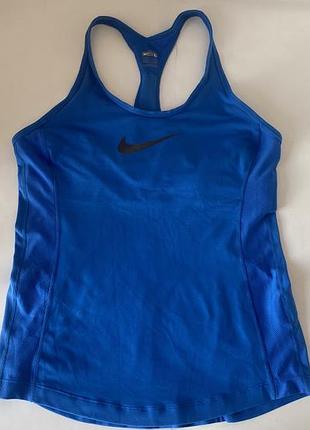 Синя жіноча спортивна майка від nike; синяя спортивная майка nike pro tank с сетчатыми вставки по бокам и характерным черный логотип свуш на груди