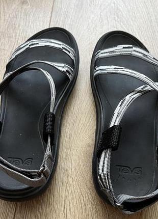 Босоніжки teva