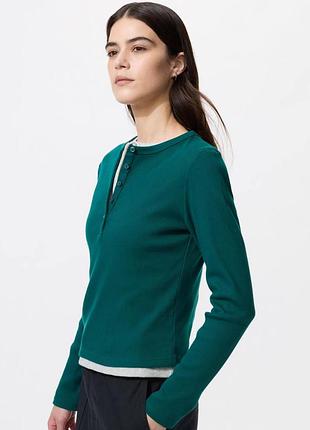 Эластичный лонгслив хенли uniqlo в рубчик