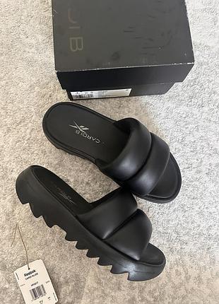 Жіночі шльопанці reebok cardi b