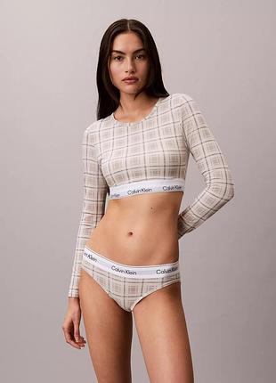 Женский укороченный лонгслив calvin klein со вшитыми чашечками