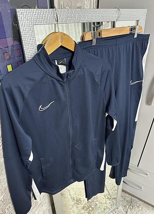 Спортивний костюм унісекс nike