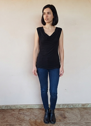 ​базовий чорний топ з драпіруванням vintage suzie