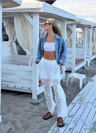 Брюки оверсайз из гипюра с шортиками