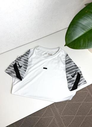 Спортивна футболка nike