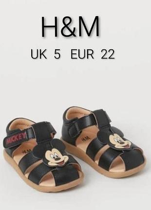 Стильные босоножки сандалии на мальчика
 h &amp; m принт mickey mouse  uk  5  eur 22