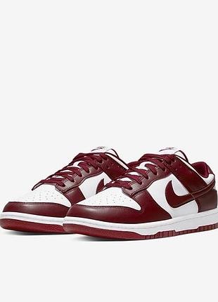 Бордові кросівки — акцент, який зробить будь-який образ стильним. комфортна посадка, універсальний дизайн і колір, що завжди виглядає дорого.