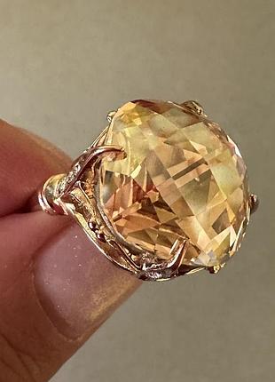 Кільце з кристалом swarovski.